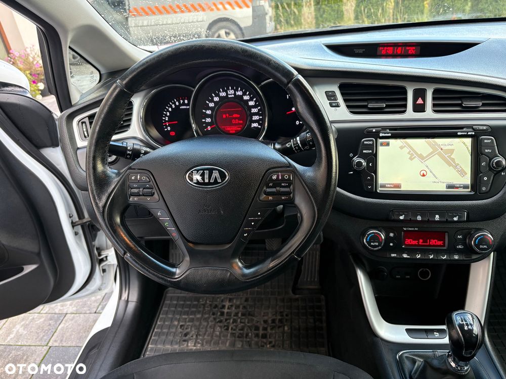 Kia Ceed - 32