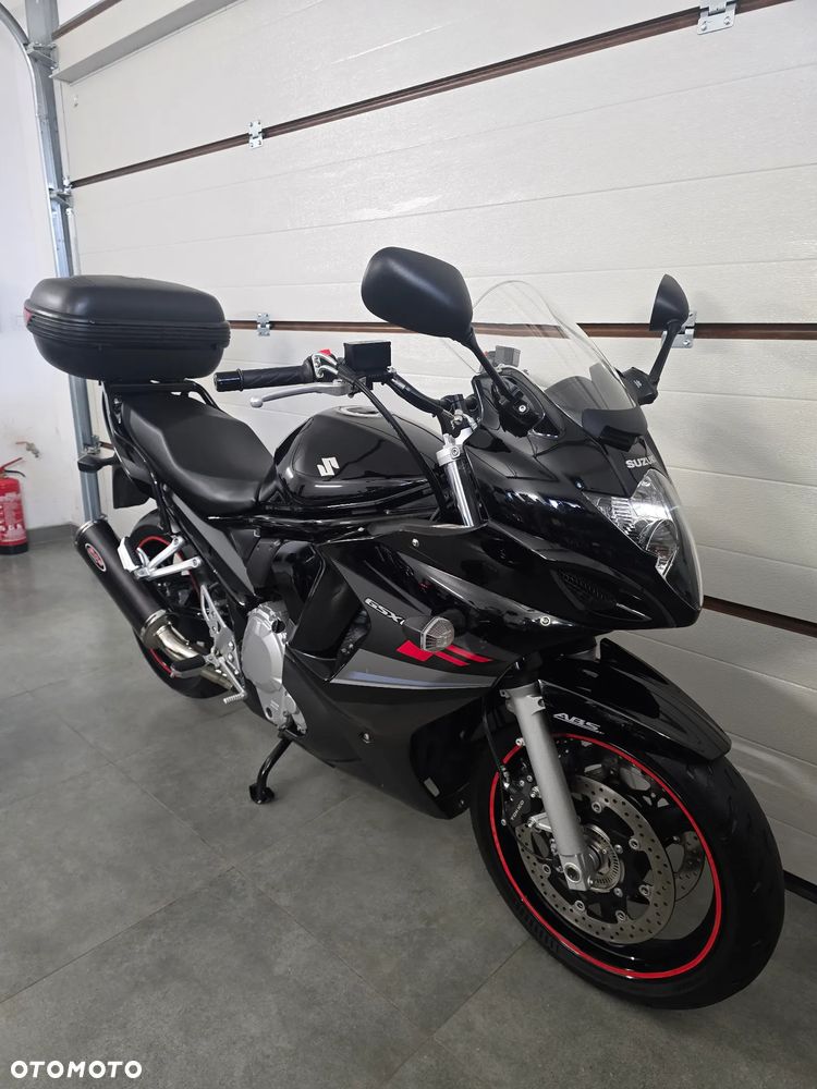 Suzuki GSX - 2