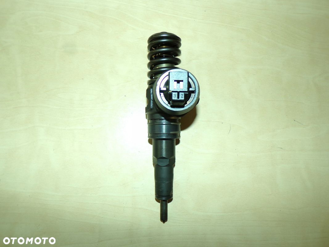 VW TRANSPORTER T5 2.5 TDI POMPOWTRYSK wtryskiwacz 070130073F - 1