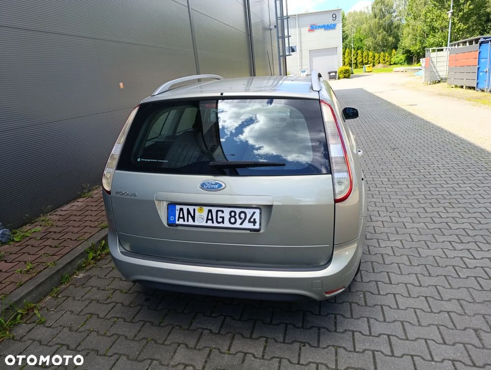 Ford Focus 1.6 16V Style+ - 12