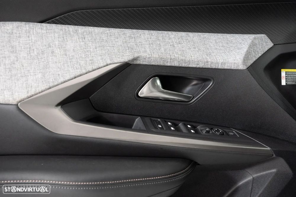 Peugeot 3008 1.2 Hybrid Allure Pack e-DCS6 - 32