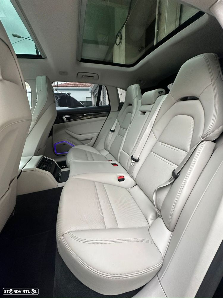 Porsche Panamera Sport Turismo - 11