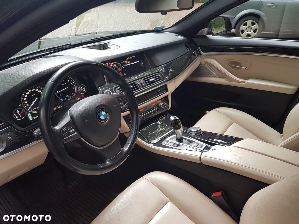 BMW Seria 5 528i xDrive - 17