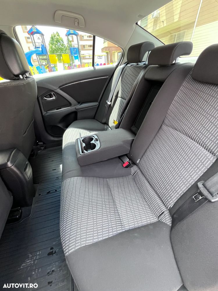 Toyota Avensis - 15