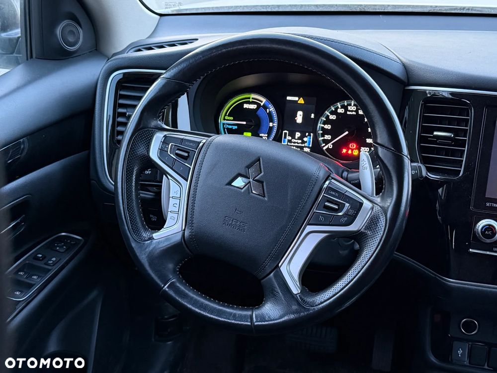 Mitsubishi Outlander Intense + - 12