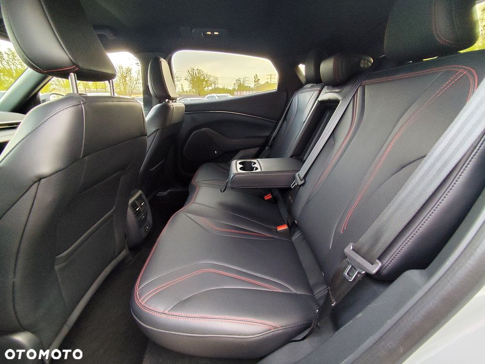 Ford Mustang Mach-E 91 kWh AWD Premium - 8