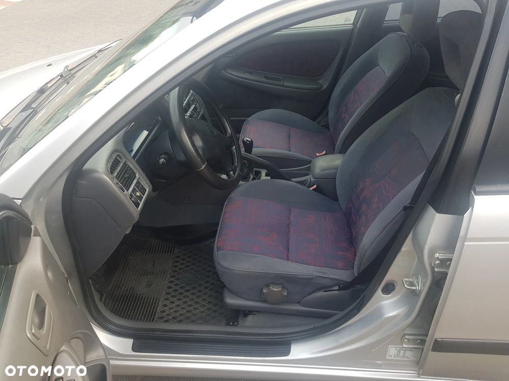 Toyota Avensis - 14