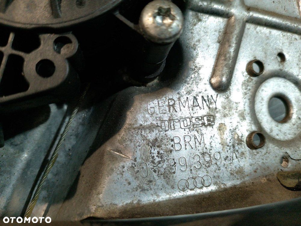 PODNOŚNIK SZYBY LEWY TYŁ ZE STELAŻEM AUDI A4 B5 0839399A - 2