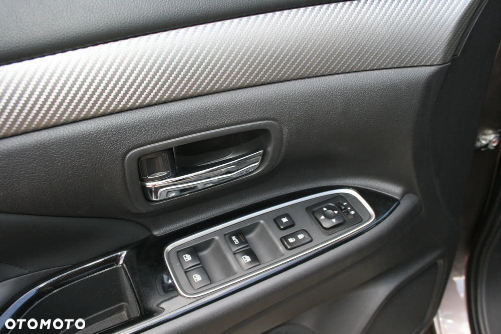 Mitsubishi Outlander - 40