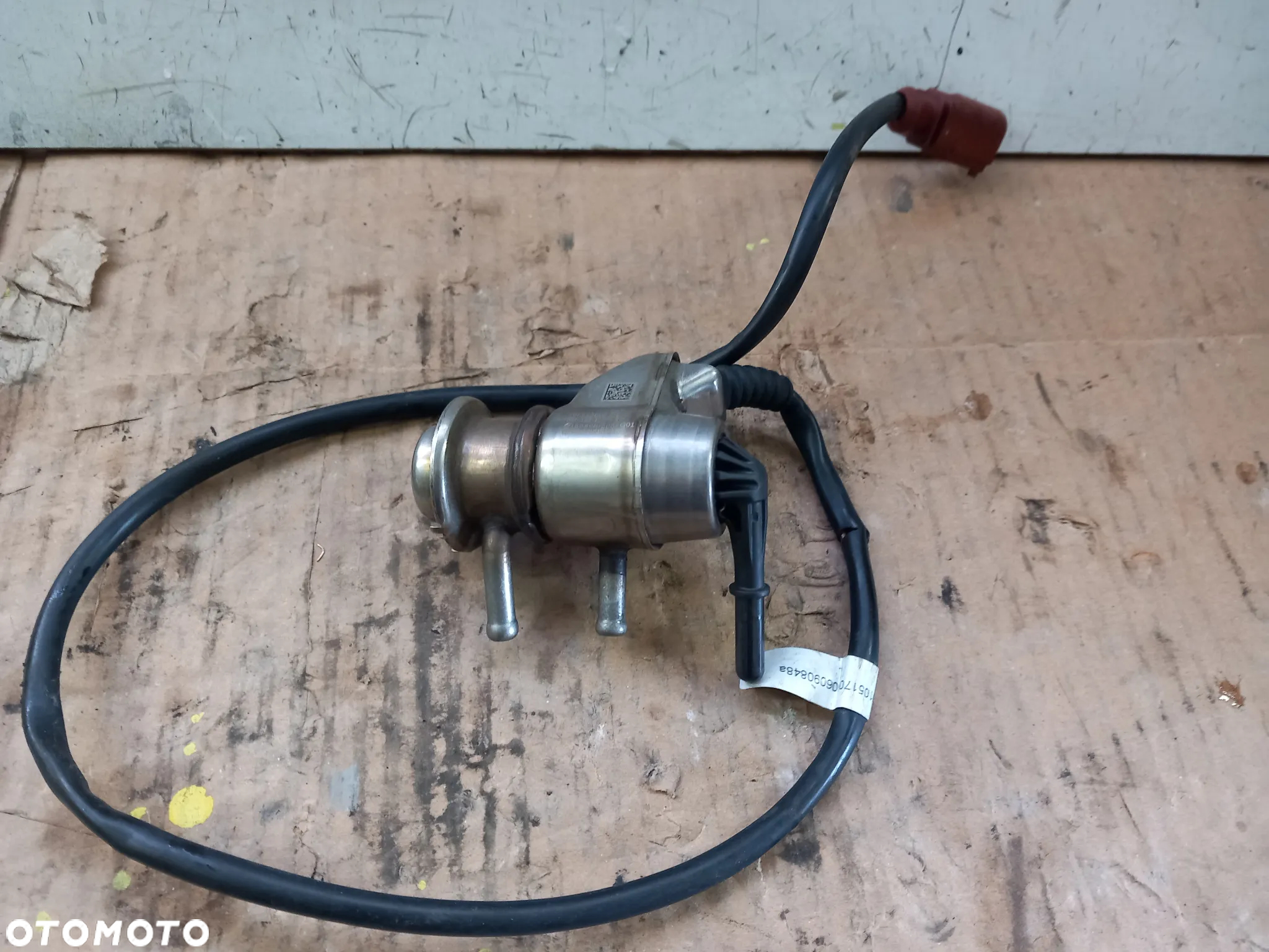 WTRYSKIWACZ ADBLUE AUDI A4 B9 2.0 TDI 04L131113S - 2