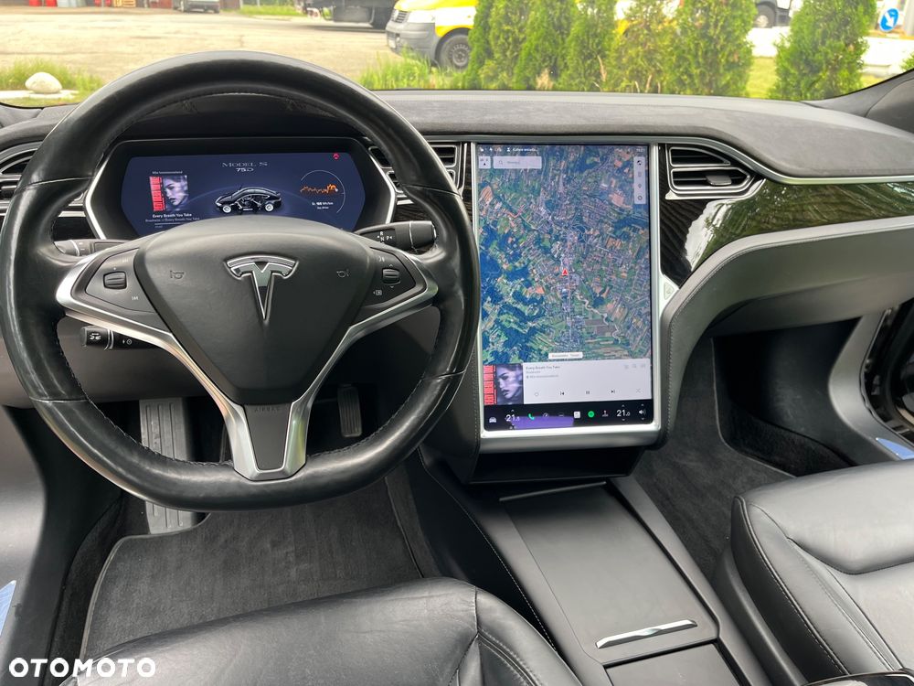 Tesla Model S - 21