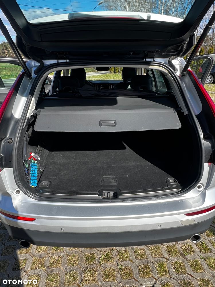 Volvo XC 60 B4 D AWD Geartronic Momentum Pro - 24