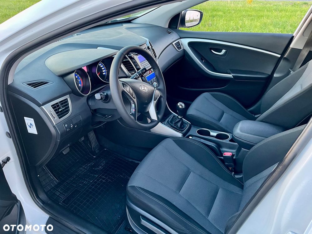 Hyundai i30 1.4 Intro Edition - 11