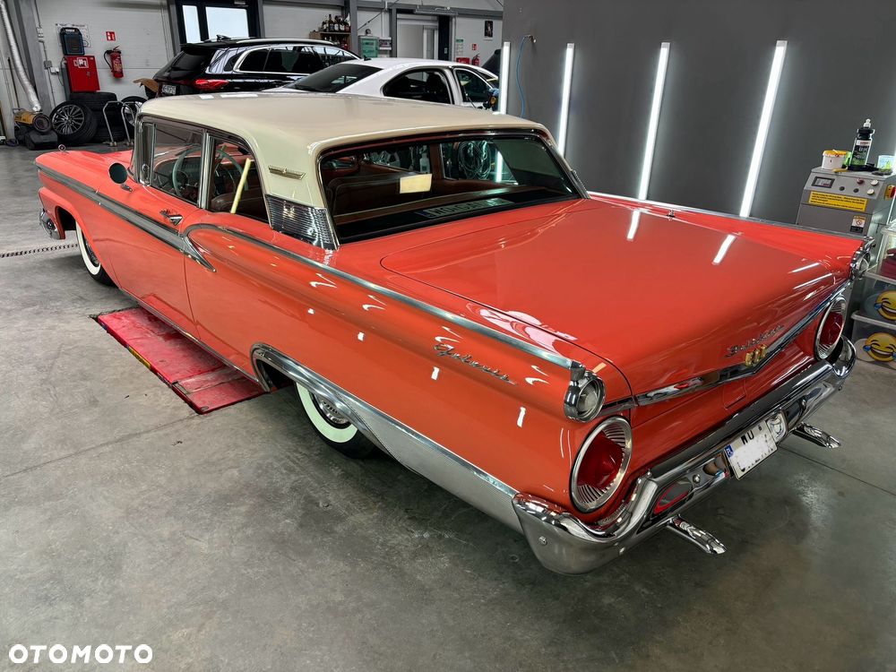 Ford Fairlane - 11