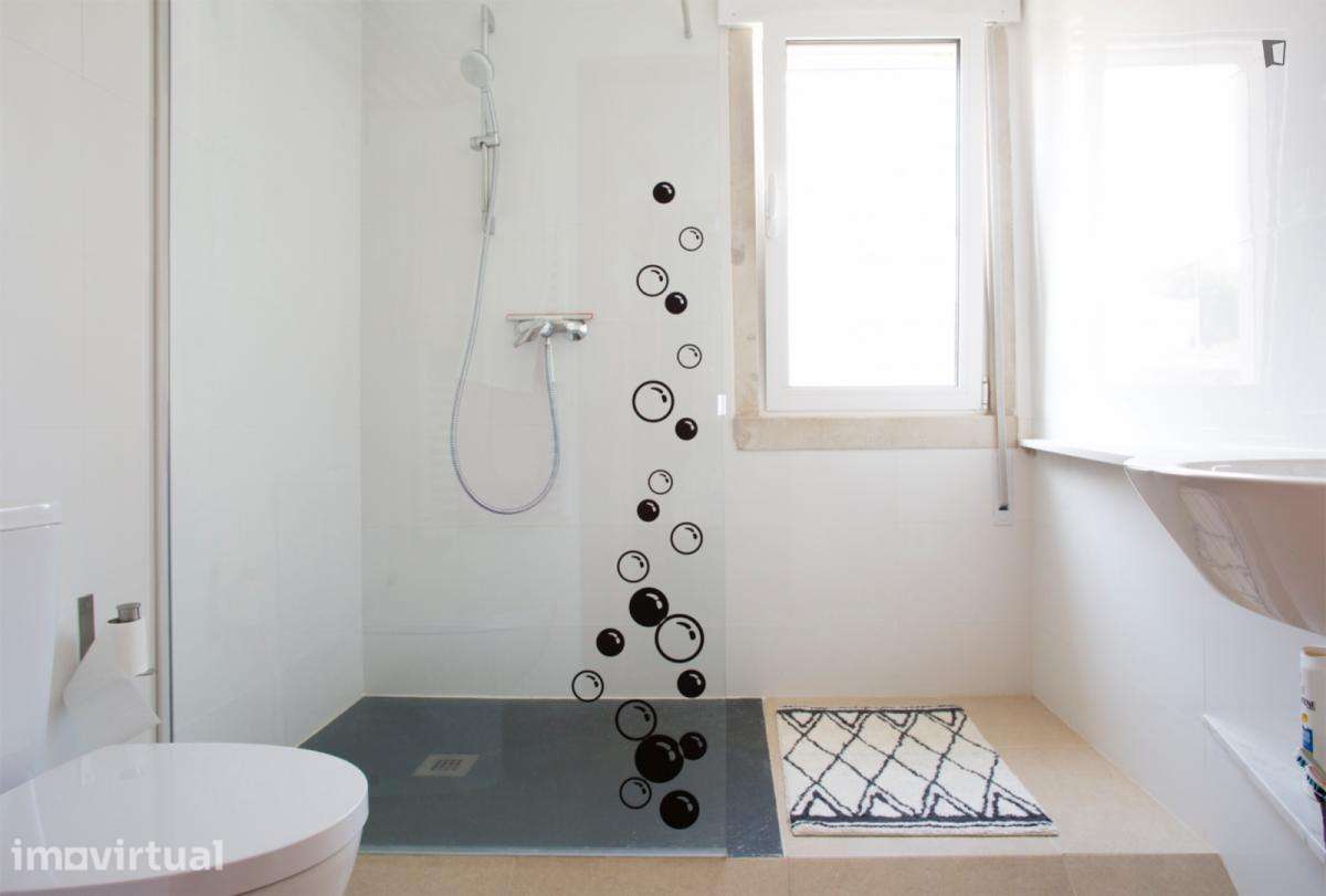 Quarto - localizado em Benfica Lisbon - Grande imagem: 2/18
