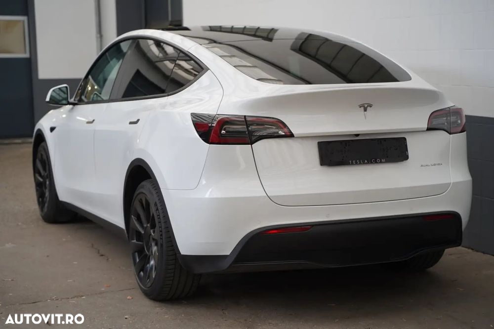 Tesla Model Y Long Range Dual Motor AWD - 14