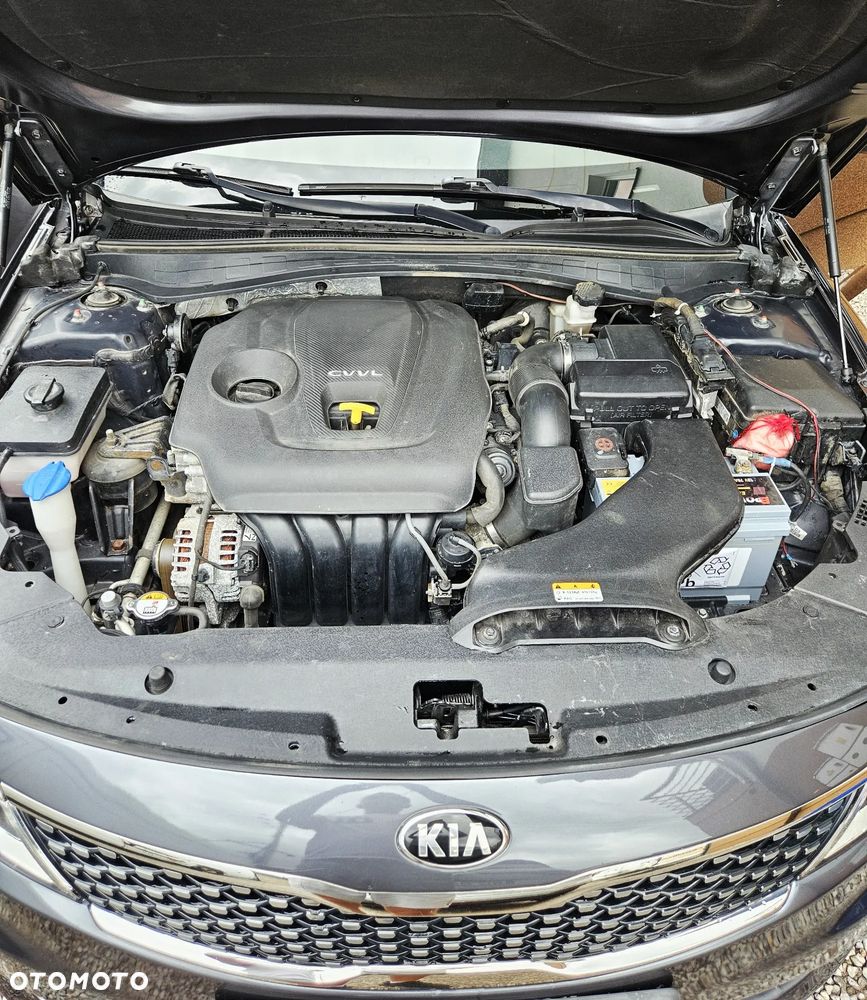 Kia Optima 2.0 L - 13