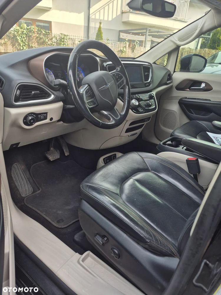 Chrysler Pacifica - 13