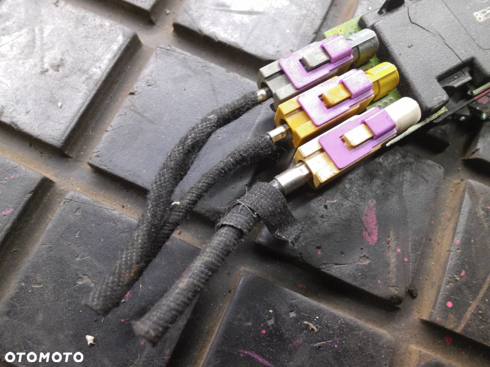 AUDI A4 B6 B7 SEDAN WZMACNIACZ ANTENY FM 8E5035225D - 4