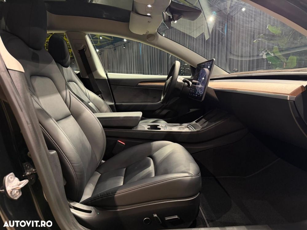 Tesla Model 3 - 32