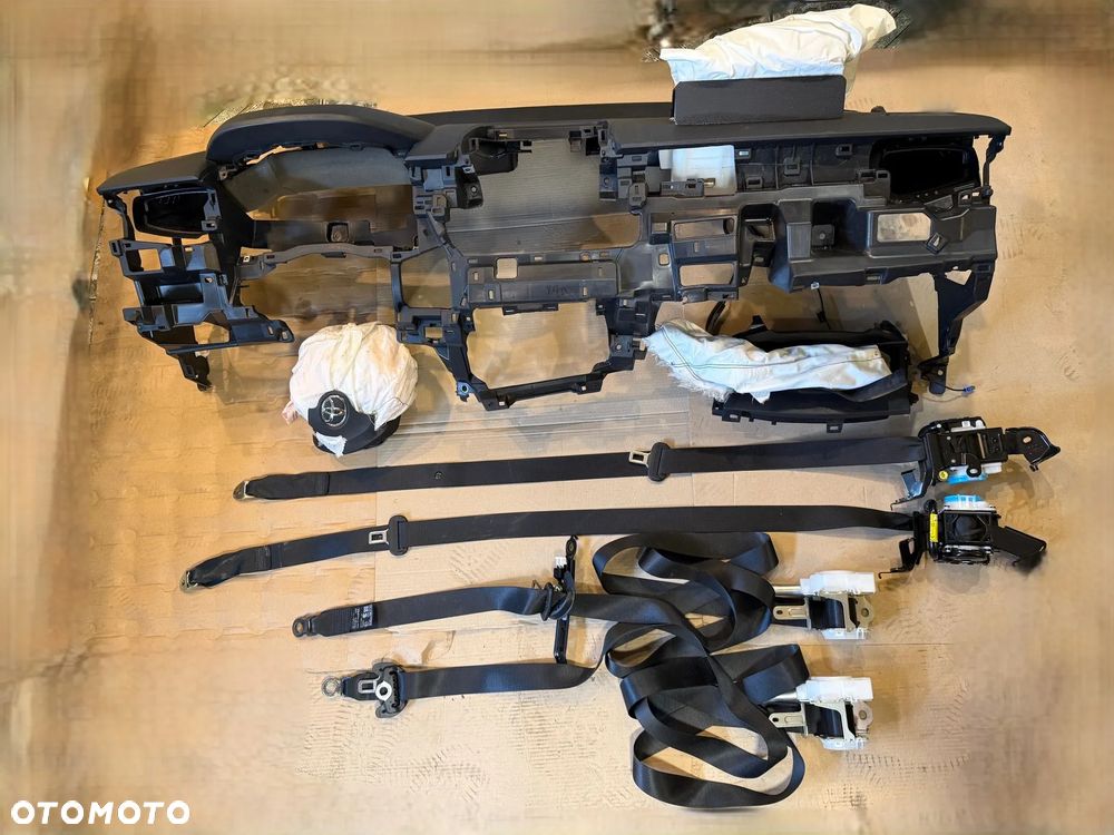 Deska rozdzielcza konsola Toyota Corolla Cross 2022- do regeneracji - 1