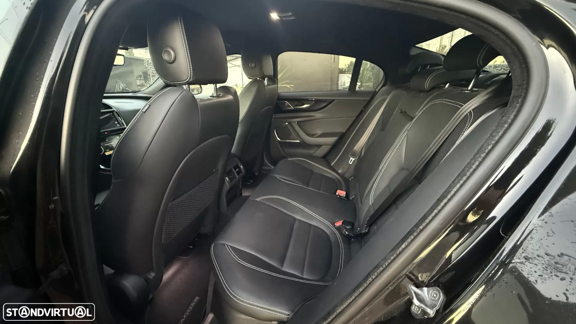 Jaguar XE 2.0 D200 R-Dynamic S - 4
