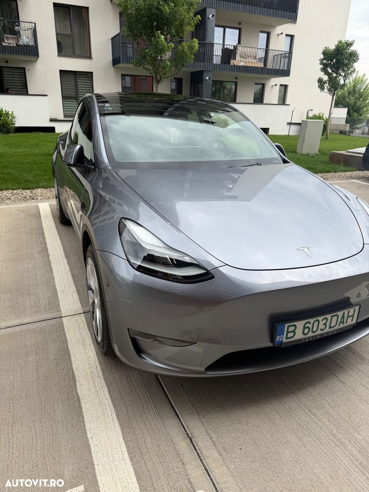 Tesla Model Y Long Range AWD - 3