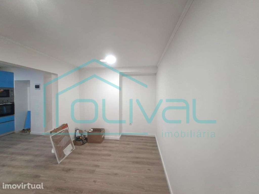 Moradia T3 totalmente remodelada no centro de Salvaterra de Magos - Grande imagem: 4/30