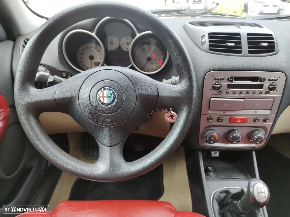 Alfa Romeo 147 1.6 TS Distinctive - 17