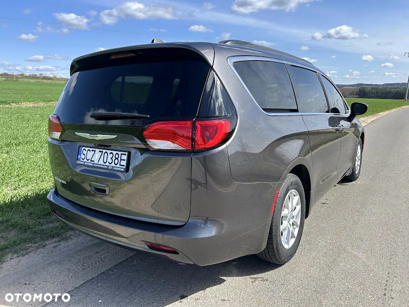 Chrysler Pacifica - 5