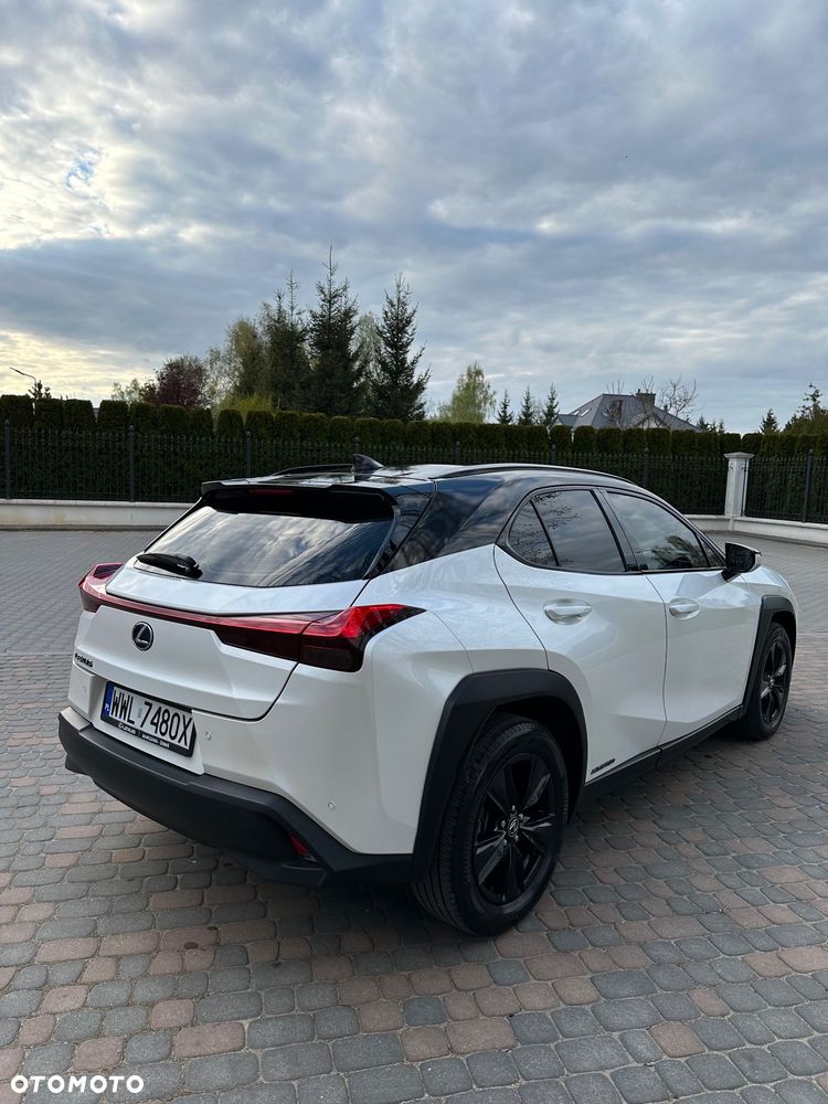 Lexus UX 250h Executive Line - 3