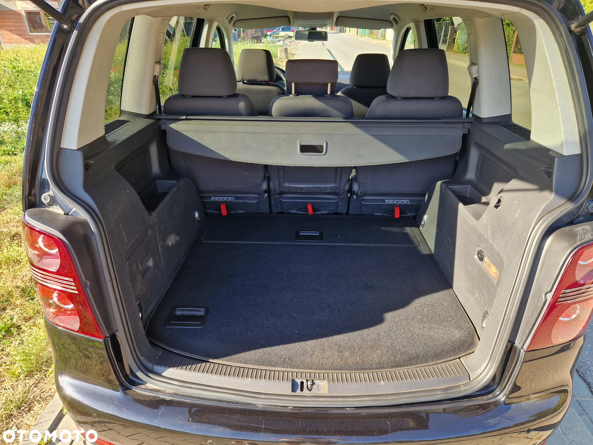 Volkswagen Touran 2.0 TDI DPF Highline DSG - 12