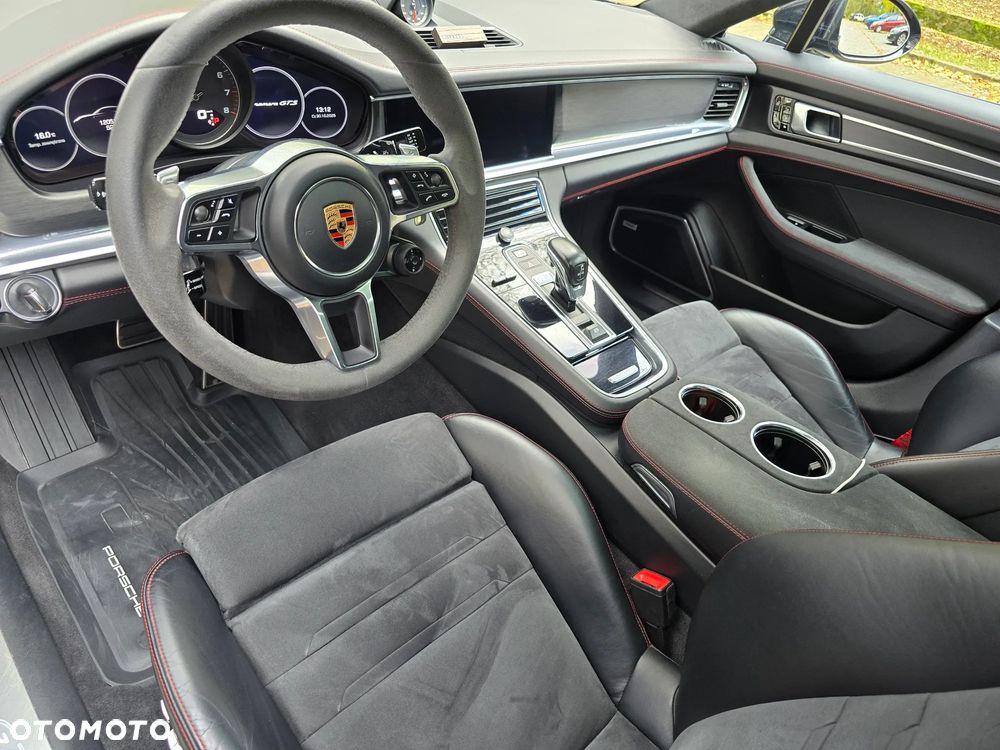 Porsche Panamera - 24