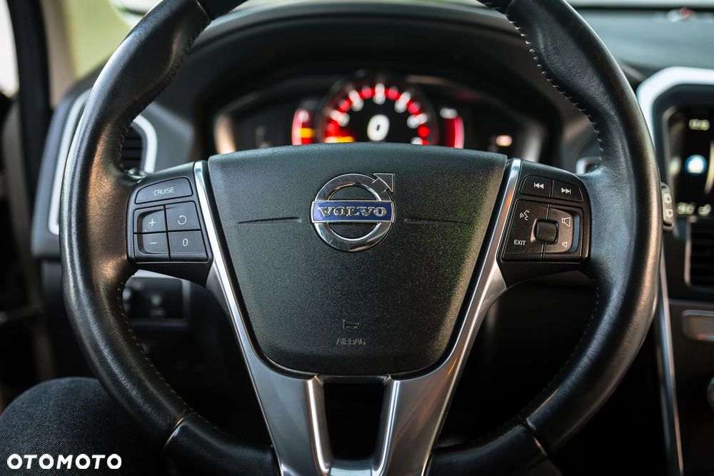 Volvo XC 60 T6 AWD Drive-E Momentum - 18