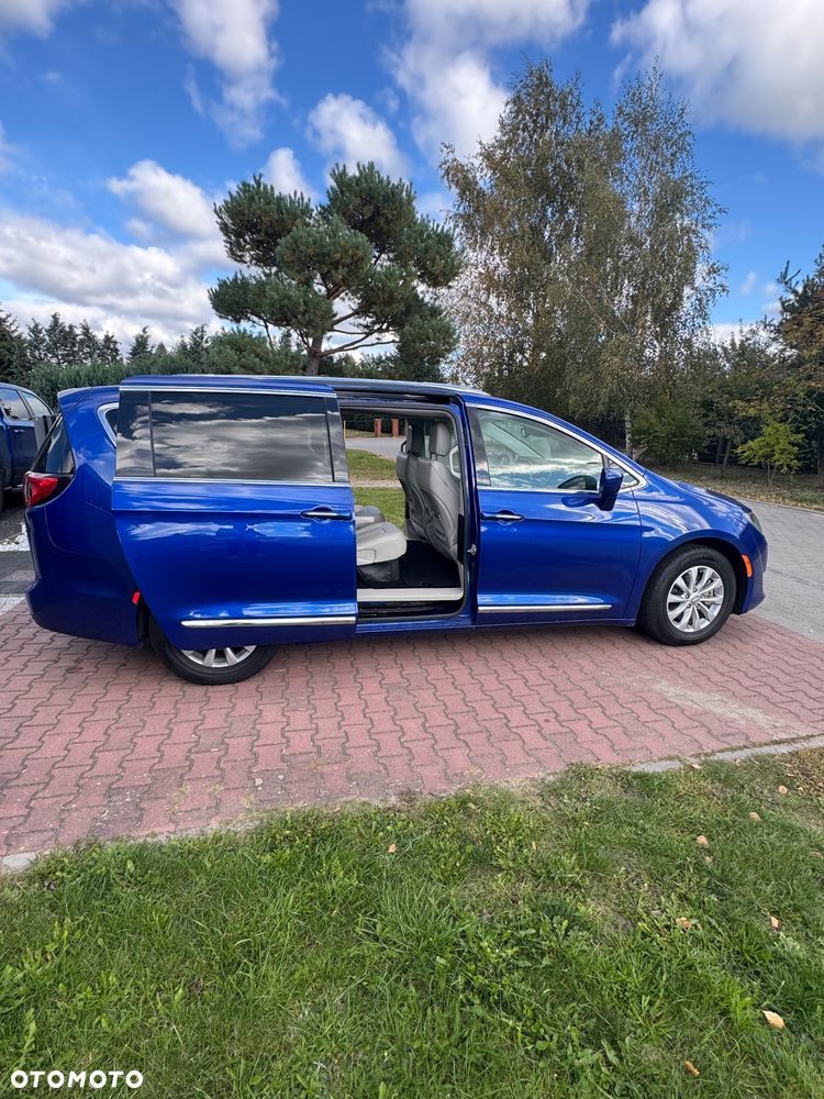 Chrysler Pacifica - 5