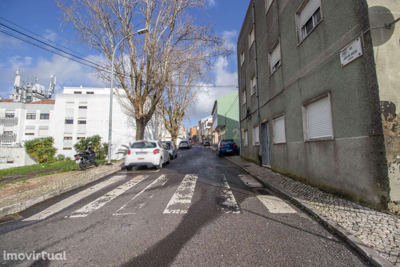 Prédio com Rentabilidade na Brandoa - Amadora - Grande imagem: 3/34