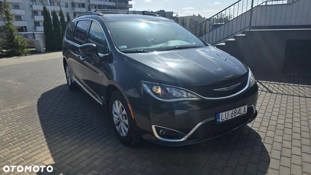 Chrysler Pacifica - 2