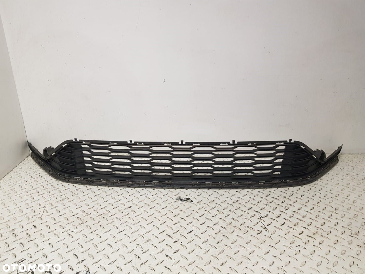 ORYGINALNA SRODKOWA KRATKA ZDERZAKA PRZEDNIEGO PRZÓD VW GOLF VII 7 R-LINE LIFT 17-20 5G0853677AC - 2