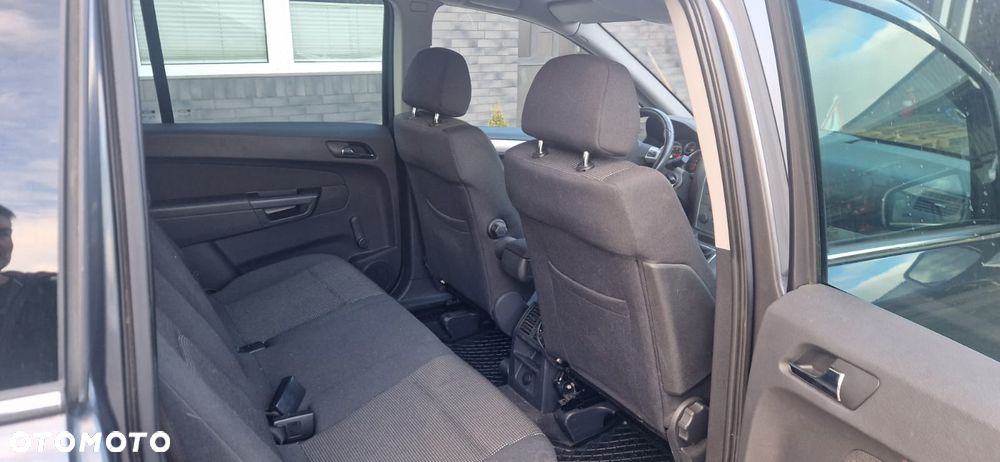 Opel Zafira 1.8 Sport - 12