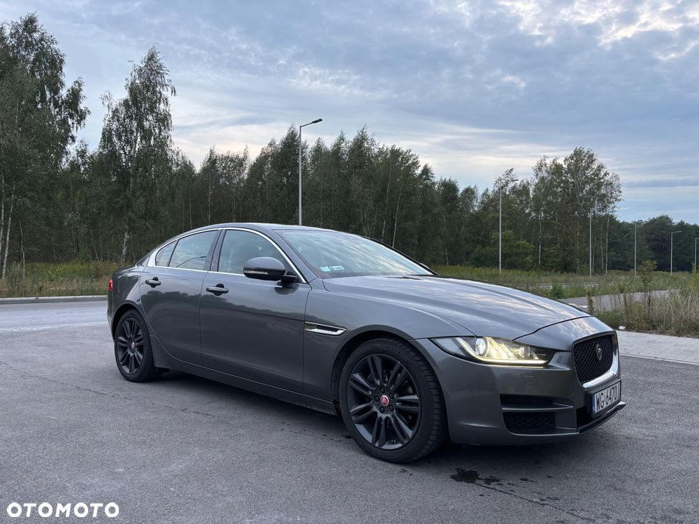 Jaguar XE 2.0 D Prestige - 1