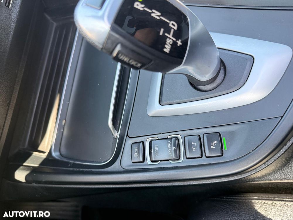 BMW Seria 3 318d Aut. M Sport - 12