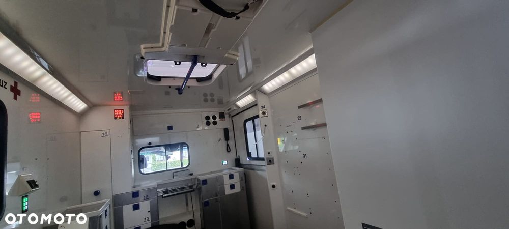 Mercedes-Benz Sprinter - 25