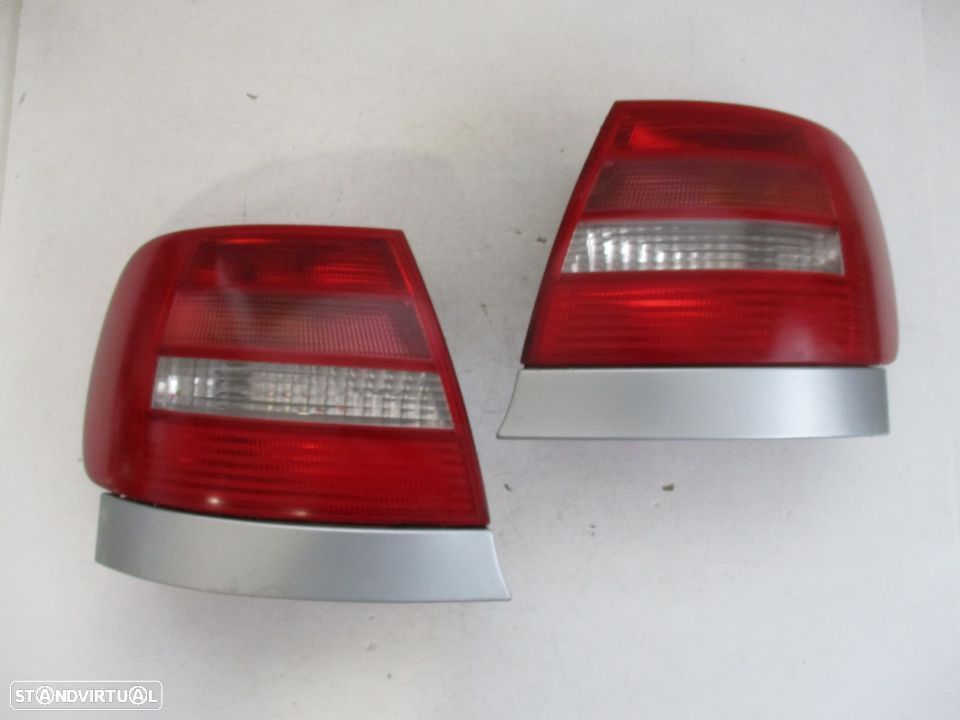 Farol Farolim Tras Audi A4 Esquerdo Direito - 1