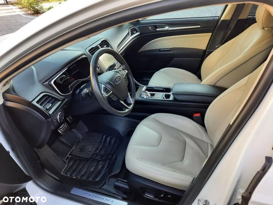 Ford Fusion 2.0 EcoBoost Titanium - 12