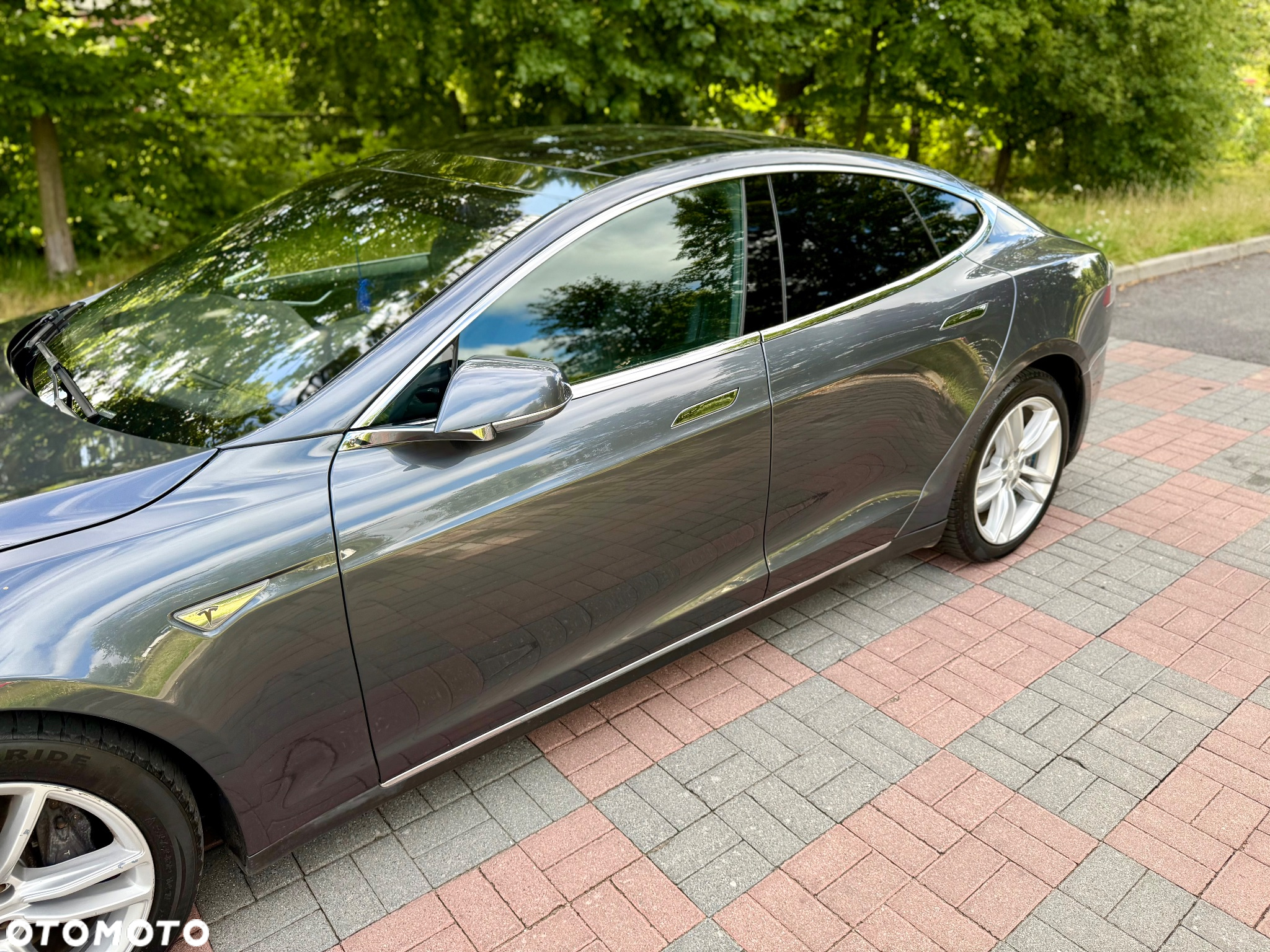 Tesla Model S - 3