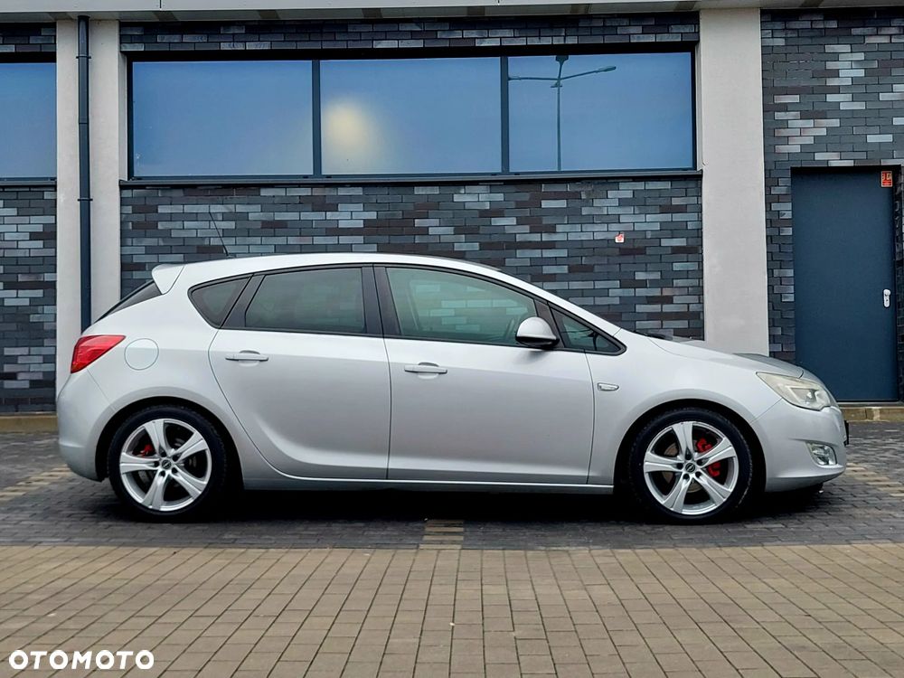 Opel Astra 1.4 T Cosmo - 4