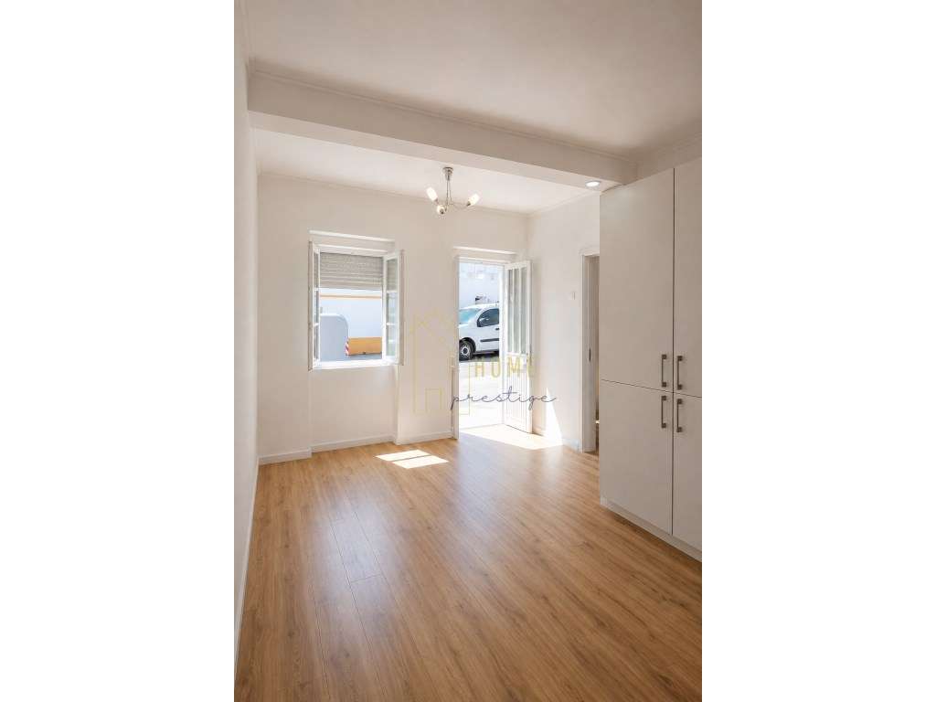 T1 TOTALMENTE REMODELADO | BAIRRO DAS PALMEIRAS - BARREIRO - Grande imagem: 2/9