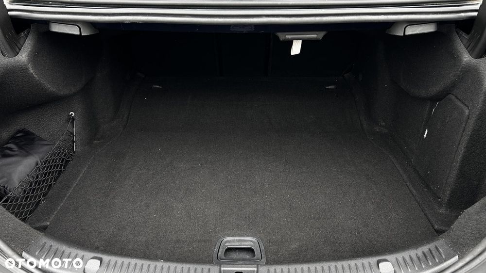 Mercedes-Benz Klasa E 220 d 4Matic 9G-TRONIC AMG Line - 29
