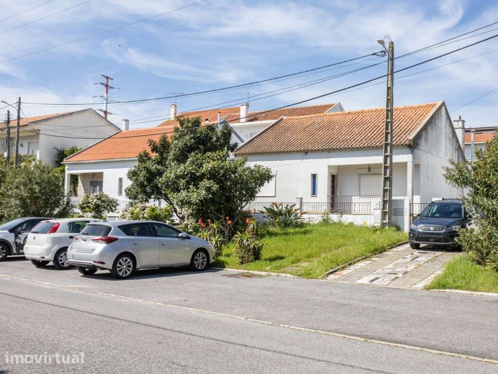Moradia T3 térrea com garagem e espaço exterior em São João da Talha - Grande imagem: 2/29