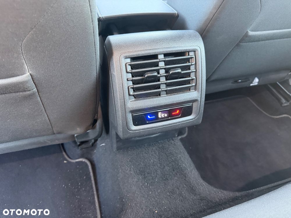 Volkswagen Golf - 25